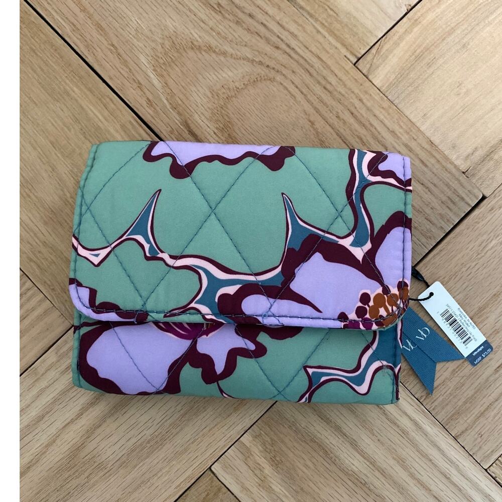 New Vera Bradley Riley Puffy Wallet Quilted $75 MSRP